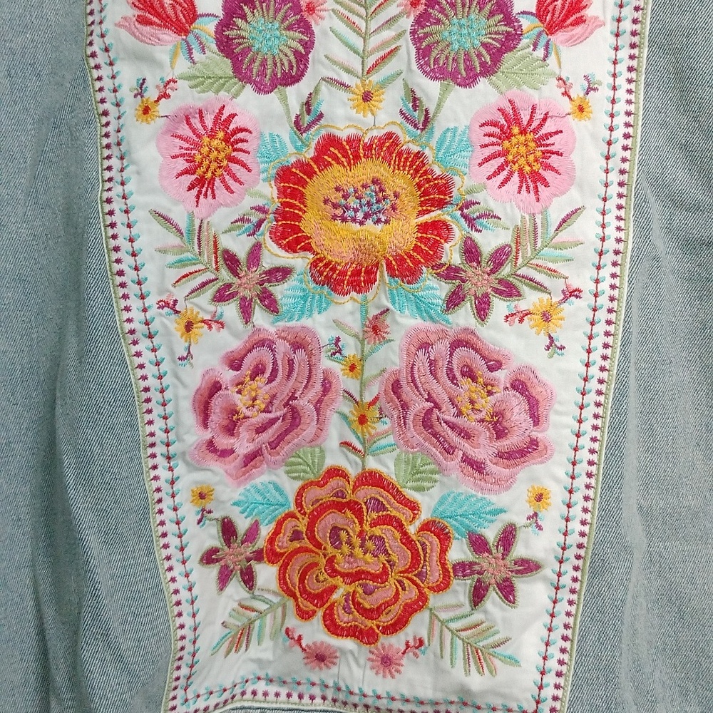 NWT Savannah Jane Embroidered Denim Jacket - Picture 2 of 8
